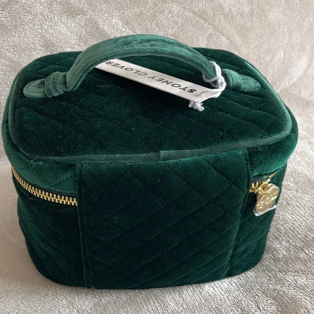 STONEY CLOVER LANE NWT GREEN QUILTED VELVET VANITY CASE
